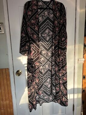 🖤TORRID🖤 Black Floral Print Cover Up with Pink Roses & Geometric Pattern